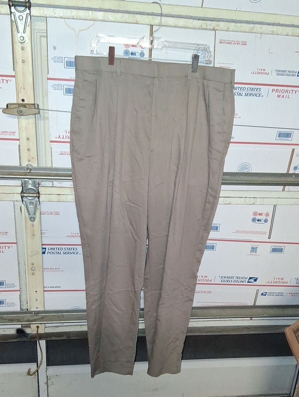 Haggar Size 38x30 Men's Classic Pleated Dress Pants - Beige (SKU A 108)